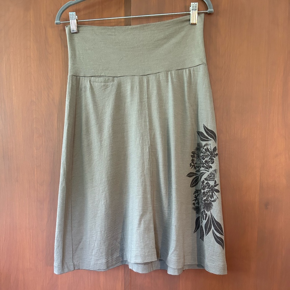 Icebreaker Merino Wool Beige A-Line Skirt with Black Floral Print